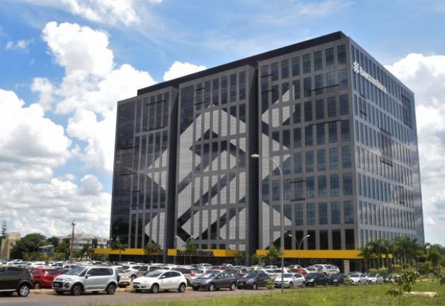 Após polêmica, BB e Caixa permanecem na Febraban Após polêmica, BB e Caixa permanecem na Febraban