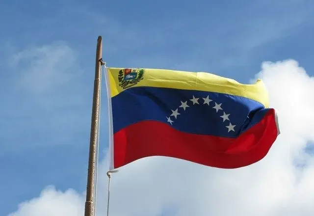 Venezuela aprova lei de anistia limitada a presos políticos e ONGs de direitos humanos criticam