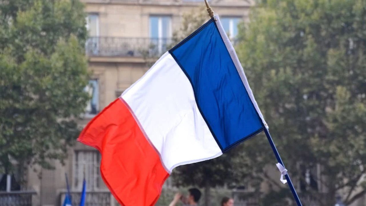 França aprova proibir redes sociais a menores de 15 anos França aprova proibir redes sociais a menores de 15 anos