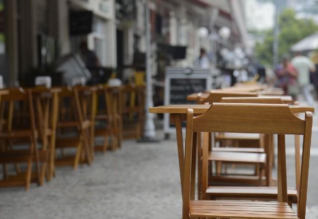 70% dos bares e restaurantes possuem vagas abertas, mostra pesquisa 70% dos bares e restaurantes possuem vagas abertas, mostra pesquisa