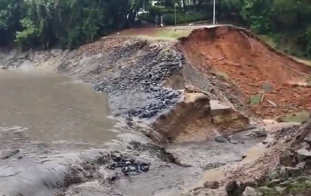 Barragem de água se rompe no Parque Lagoa do Nado, em Belo Horizonte
