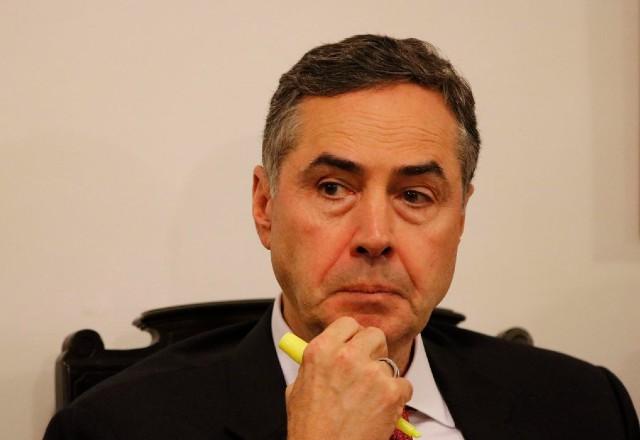 Barroso encontra parlamentares para discutir transporte gratuito nas eleições Barroso encontra parlamentares para discutir transporte gratuito nas eleições
