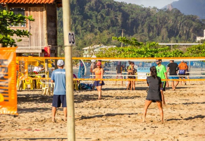 Beach tennis ganha adeptos no Brasil. | Reprodução/Prefeitura de Ubatuba