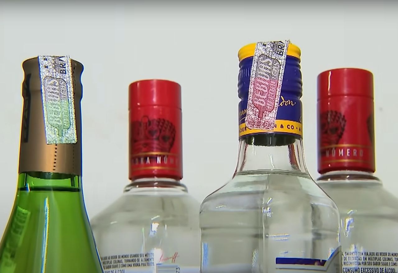 Casos de bebidas adulteradas com metanol estão em investigação | SBT
