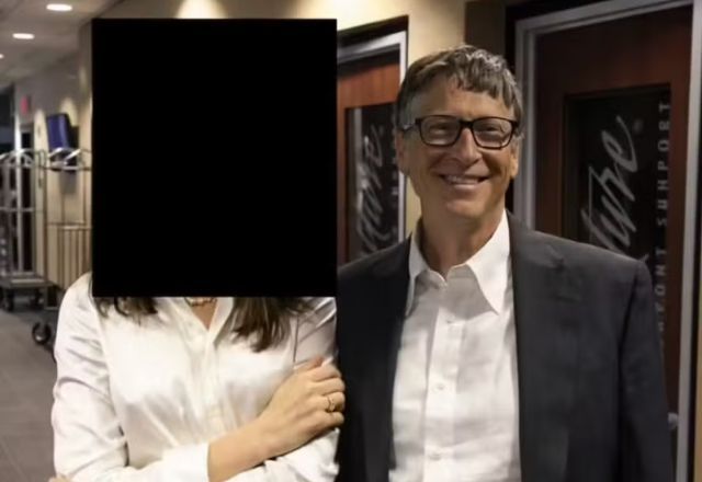 Arquivos também incluem fotos de Gates posando com mulheres cujos rostos aparecem borrados