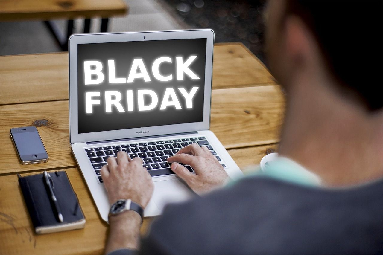 Ministério da Justiça divulga dicas para evitar cair em golpes durante a Black Friday; veja quais