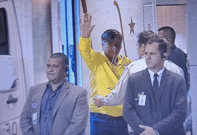 Bolsonaro passa por cirurgia após nova obstrução intestinal
