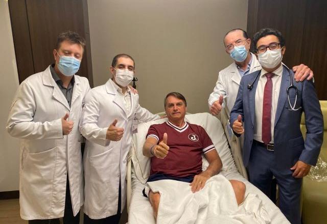 Bolsonaro recebe alta e comemora nas redes sociais Bolsonaro recebe alta e comemora nas redes sociais