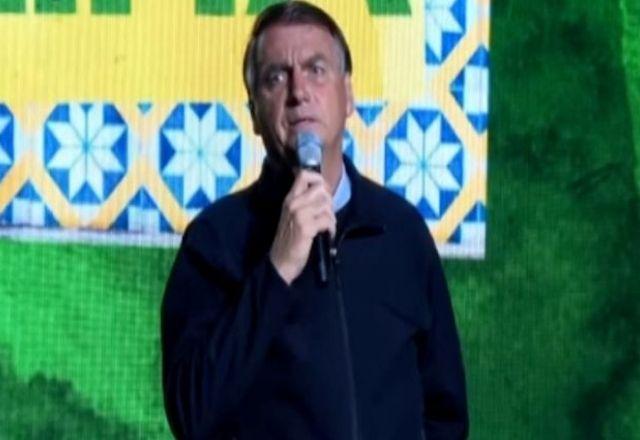 bolsonaro em evento com a comunidade brasileira