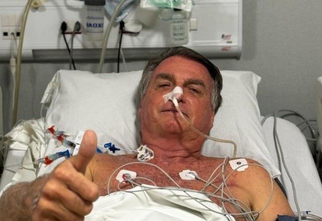Michelle Bolsonaro diz que cirurgia de ex-presidente será longa