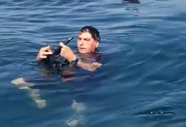 bolsonaro mergulhando