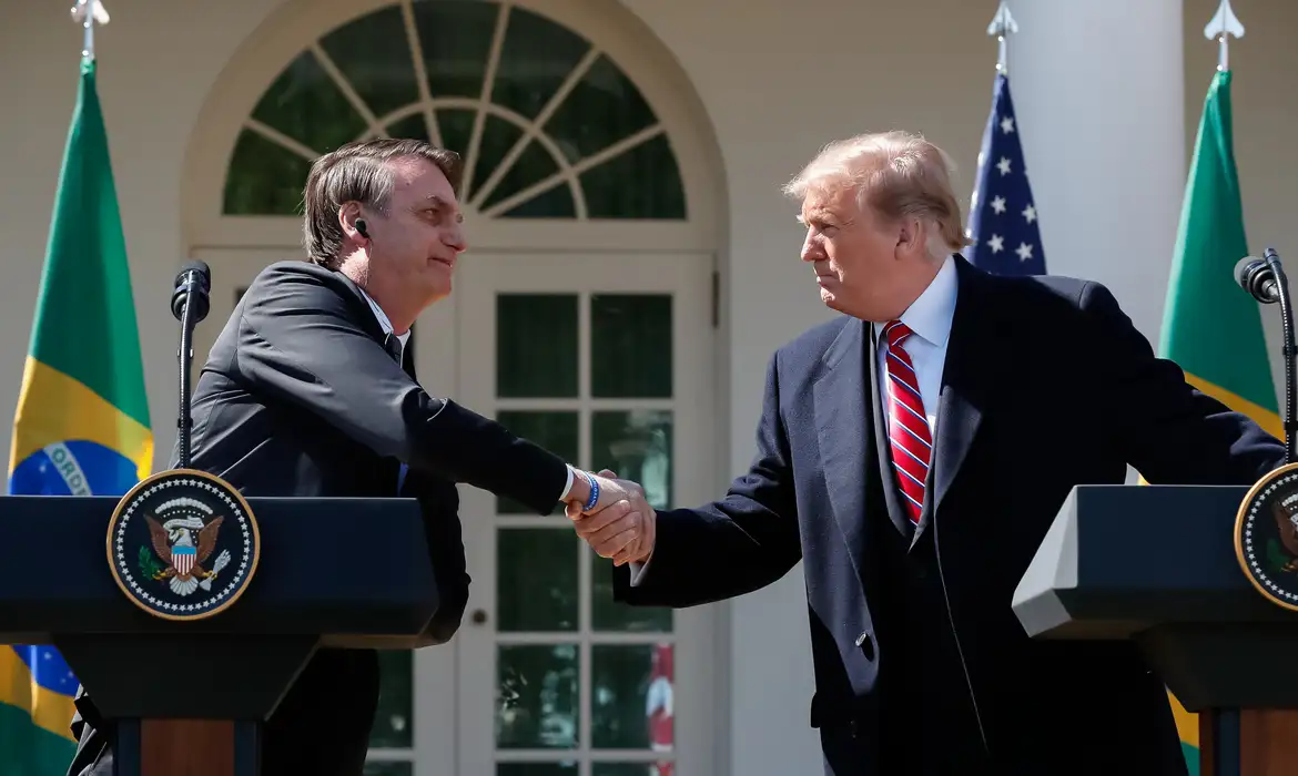 O ex-presidente Jair Bolsonaro (PL) ao lado de Donald Trump, que retornará ao comando dos Estados Unidos | Alan Santos/PR