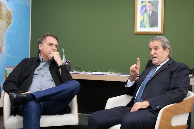 Bolsonaro e Valdemar Costa Neto em reunião no PL em agosto de 2023 (Beto Barata/ PL)