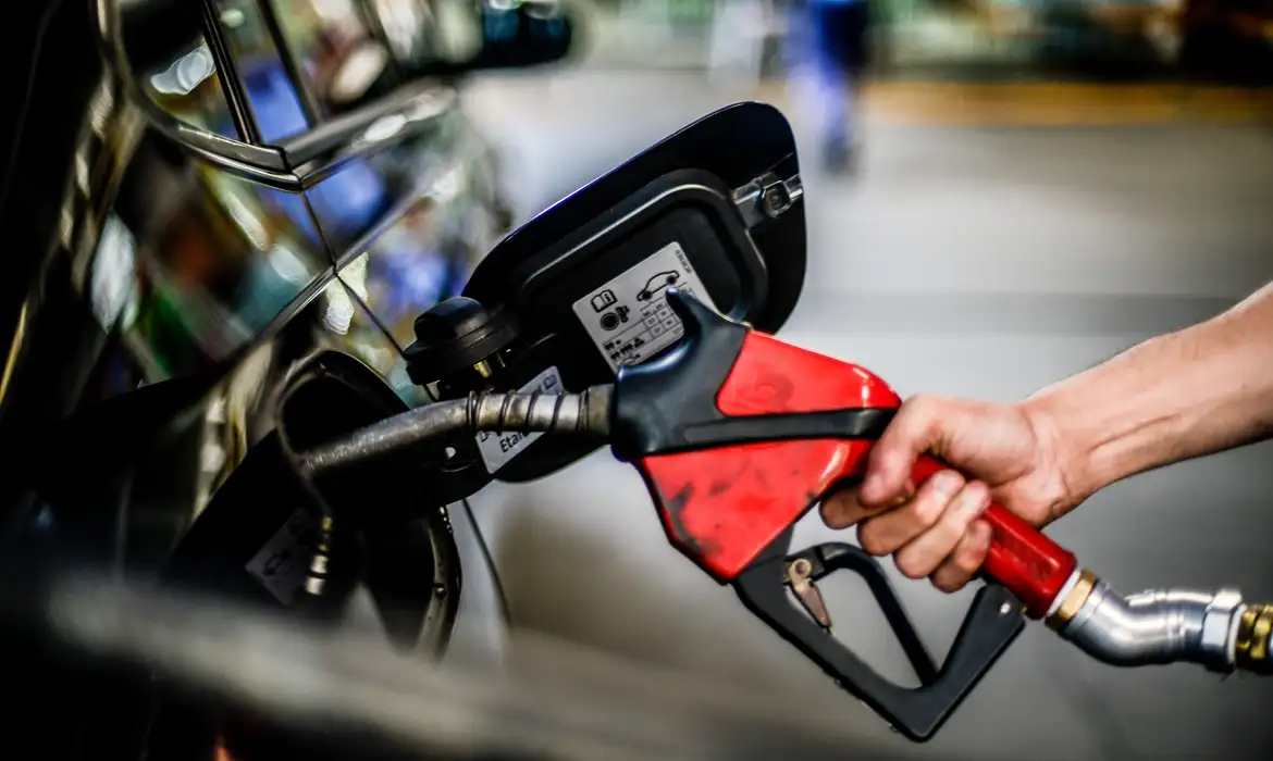 Projeto aumenta uso de combustíveis renováveis na mistura do álcool, gasolina e etanol | Marcello Casal Jr/Agência Brasil