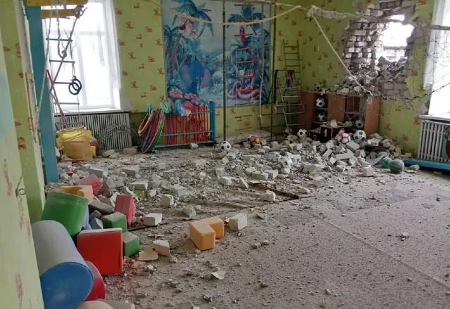 bombardeio em escola ucraniana