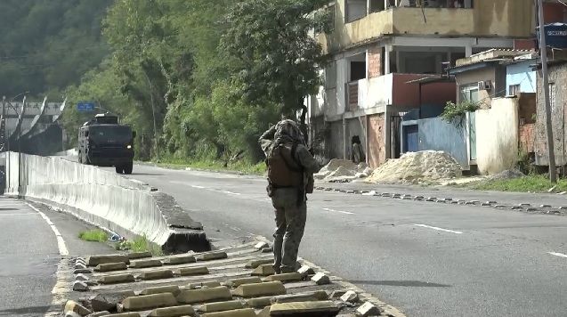 Operação do Bope termina em tiroteio no Morro dos Macacos (RJ)