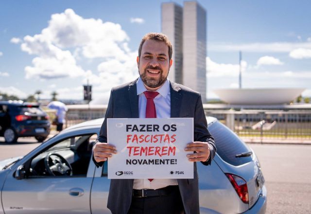 Guilherme Boulos (PSOL) e seu carro, um Celta | Reprodução