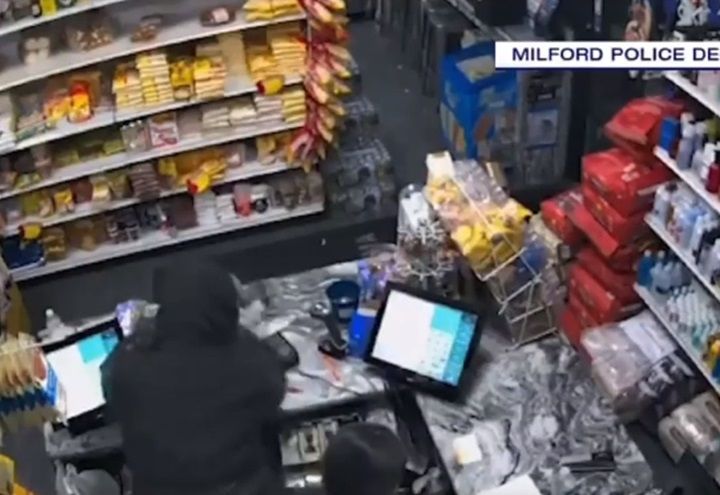 Brasileiros são presos após roubo a mercadinho de compatriota nos EUA