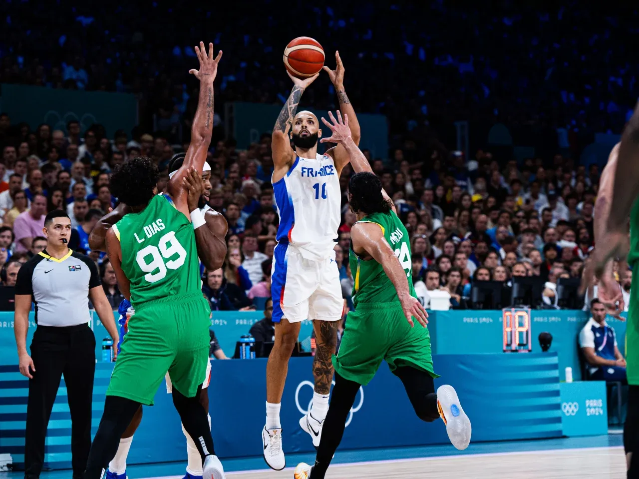 Brasil não resistiu à França na estreia do basquete. | Divulgação/Fiba
