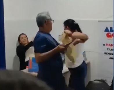 Mulher agride funcionários durante atendimento do Bolsa Família em Alagoas