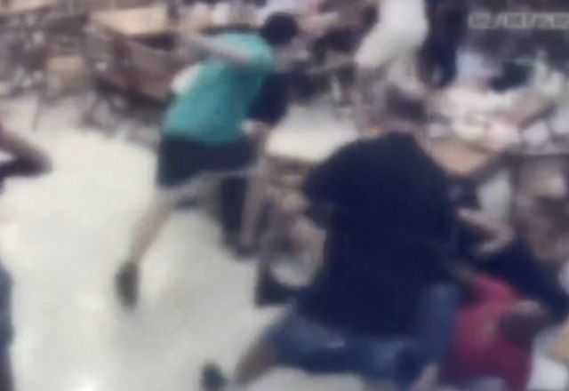 Briga entre mulheres de policiais termina em morte