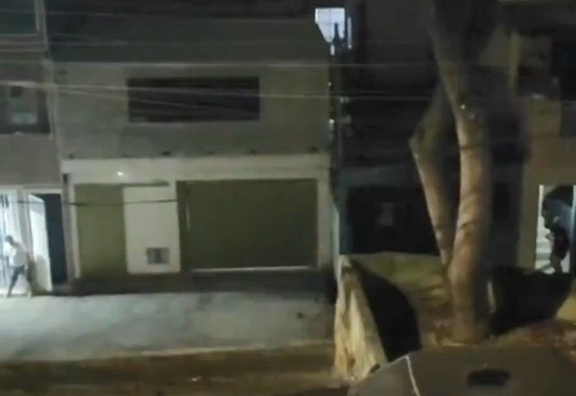 Briga entre vizinhos acaba em tiroteio no meio da rua 