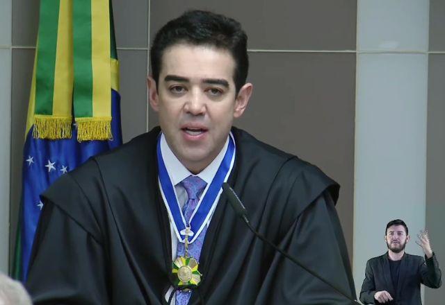 Brasil vive "retrocesso civilizatório", diz Bruno Dantas no TCU Brasil vive "retrocesso civilizatório", diz Bruno Dantas no TCU