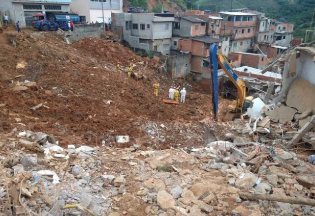 busca por vítimas em Franco da Rocha - Bombeiros