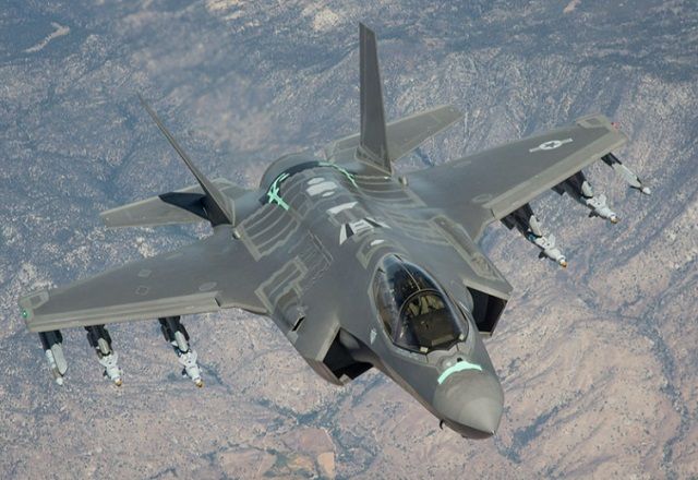 Lockheed Martin F-35 Lightning II no ar (Robert Sullivan/Flickr)