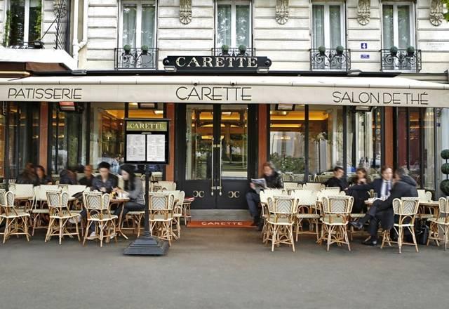 Franceses correm para vacinar após obrigatoriedade de passaporte em bares Franceses correm para vacinar após obrigatoriedade de passaporte em bares