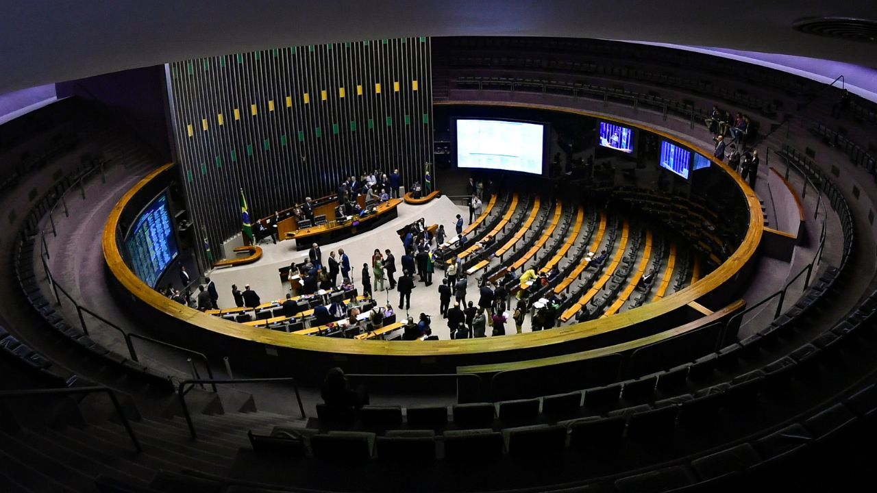 Câmara ocultou autores de R$ 1,3 bi em emendas, diz estudo Câmara ocultou autores de R$ 1,3 bi em emendas, diz estudo