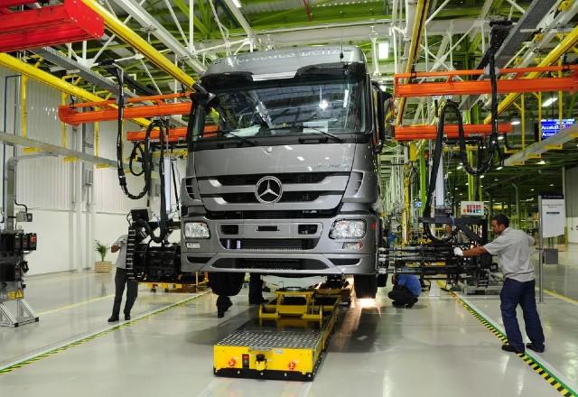 caminhao mercedes