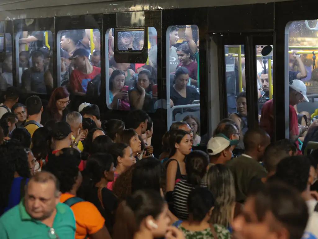 Forte chuva causou alagamentos e congestionou trânsito em São Paulo | Paulo Pinto/Agência Brasil