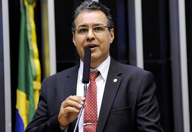 Capitão Augusto fala ao microfone (Divulgação/Câmara dos Deputados)