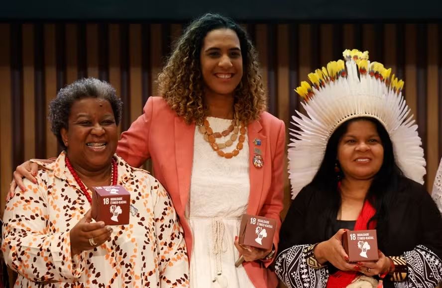 Após dança das cadeiras, governo Lula mantém 10 mulheres no comando de ministérios Após dança das cadeiras, governo Lula mantém 10 mulheres no comando de ministérios