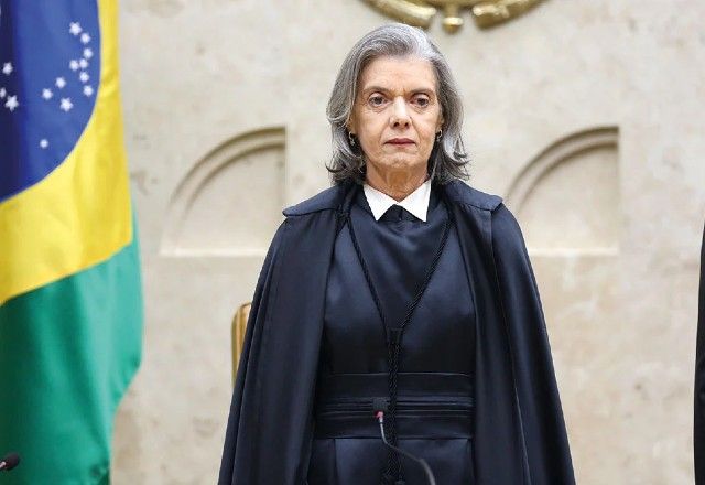 "Voto é o gesto maior da vida democrática", afirma ministra Cármen Lúcia