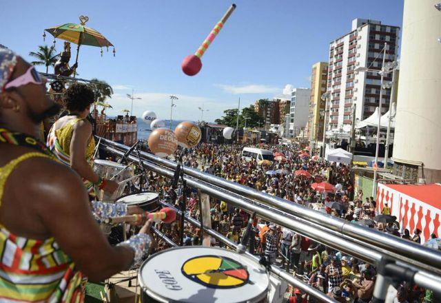 Carnaval de Salvador deve movimentar R$ 5 bilhões este ano Carnaval de Salvador deve movimentar R$ 5 bilhões este ano