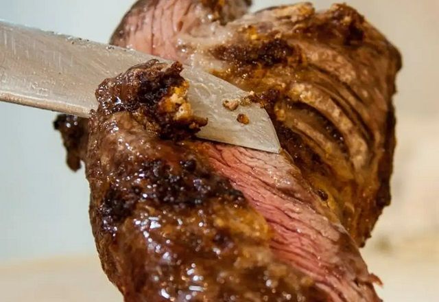 Na terça-feira (9), o ministro da Fazenda, Fernando Haddad, afirmou que a inclusão da carne na cesta básica pode elevar a alíquota geral do Imposto sobre Valor Agregado (IVA) | EBC