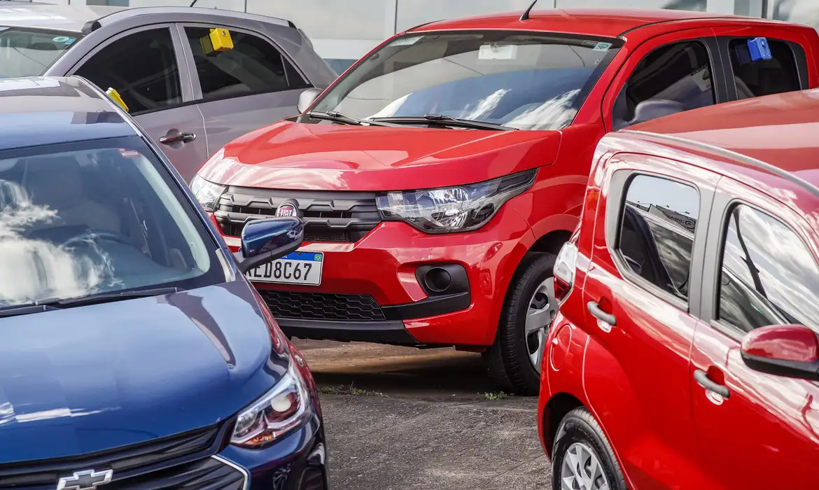 Com propostas de preços baixos e financiamento, criminosos aplicaram o golpe do carro contra milhares de brasileiros no ano passado | Rafa Neddmeyer/Agência Brasil