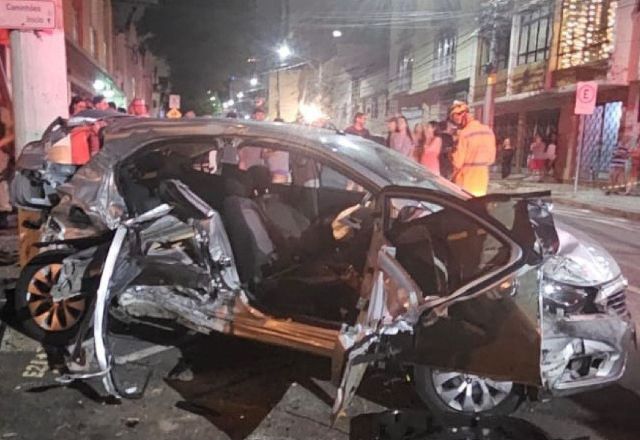 Ônibus perde os freios, atinge carros e deixa 14 feridos em Juiz de Fora (MG)