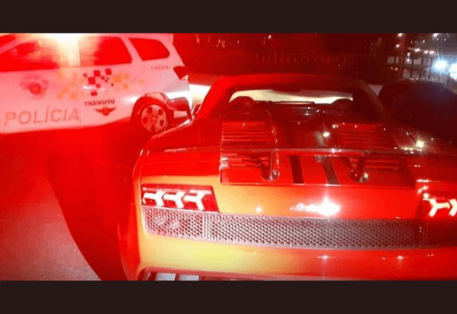 Ex-piloto de Fórmula 1 é detido por receptação ao ser flagrado dirigindo carro de luxo sem placas