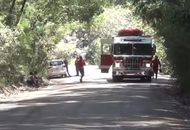 carro dos bombeiros próximo ao local onde o corpo foi encontrado