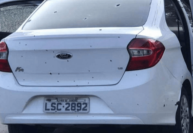 Carro foi alvejado por 62 tiros