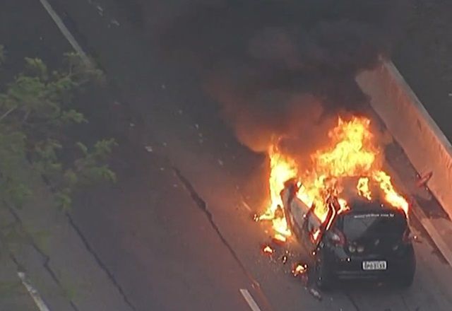 Pelo menos três faixas foram interditadas, com congestionamento de 2 quilômetros, por volta das 6h40 | Reprodução/SBT
