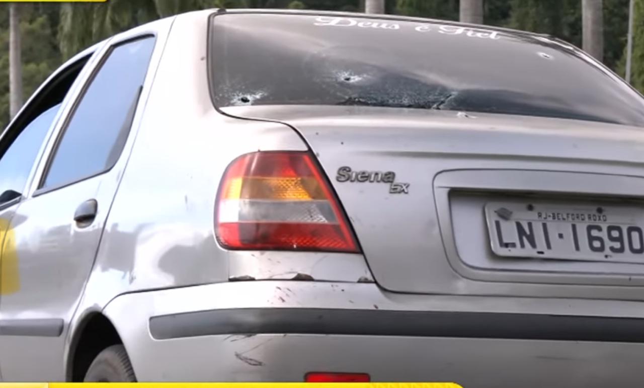 Carro confundido com veículo de criminosos e alvejado por agentes da Polícia Rodoviária Federal enquanto seguia para confraternização de Natal na Baixada Fluminense | SBT