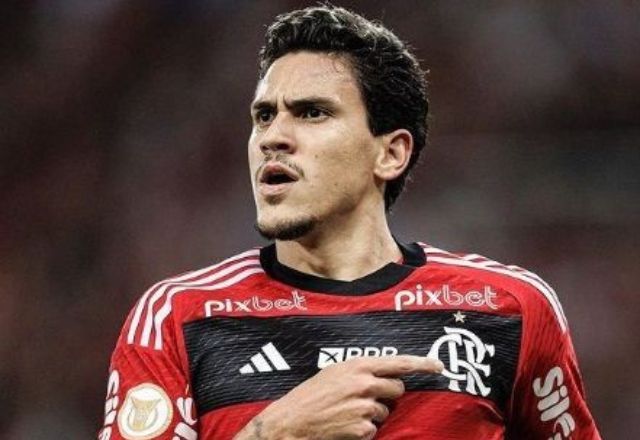 Carro do atacante Pedro, do Flamengo, é roubado no Rio