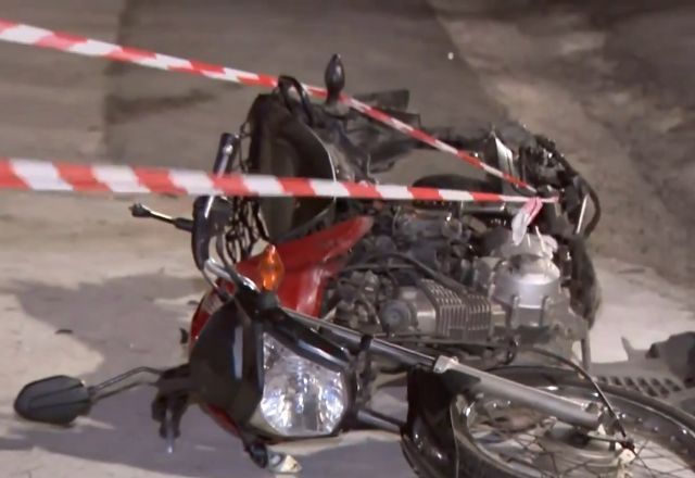 Mercedes em alta velocidade bate em moto em Ahphaville. | Reprodução