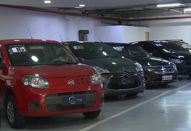 Venda de carros com mais de 13 anos dispara no Brasil Venda de carros com mais de 13 anos dispara no Brasil