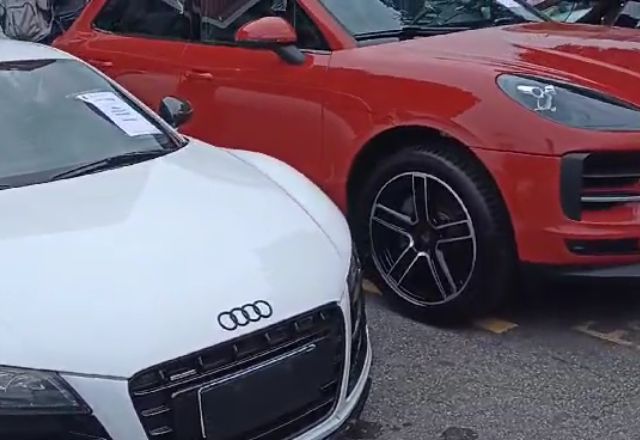 Polícia apreende 83 carros de luxo sob suspeita de lavagem de dinheiro pelo crime organizado