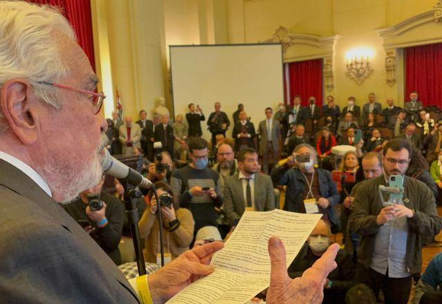 carta pela democracia é lida